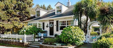 Front of the home at Elliott Way Cottage