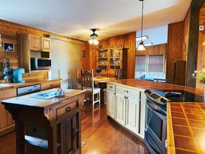 Kitchen/Dining Area