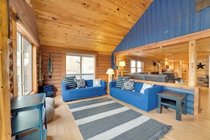 Living Room | Electric Stove | Free WiFi | Central Heat & A/C | Main Level