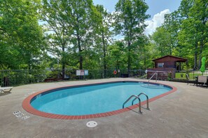 Community Amenities | Outdoor Pool