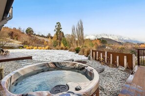 Hot tub & firepit