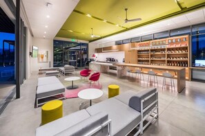 World Class community amenities. Community pool, workout facilities, and bar.