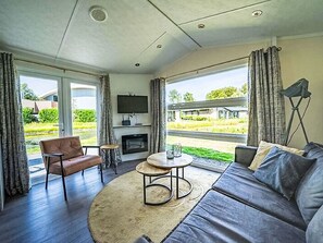 Property, Plant, Furniture, Couch, Houseplant, Window, Shade, Interior Design, Living Room, Studio Couch