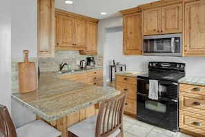 Fully Equipped Kitchen with Dishwasher and Oven/Stove combo as well as Microwave and Fridge.
