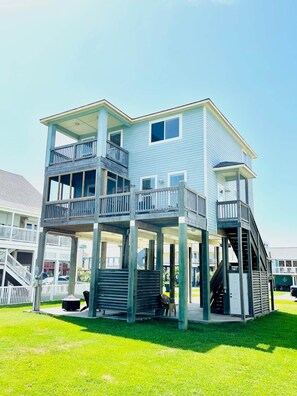 2 story beach house with plenty of deck space and a large yard. Beautiful views.
