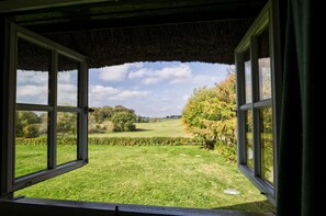 Blick vom Schlafzimmer in die weite Ferne