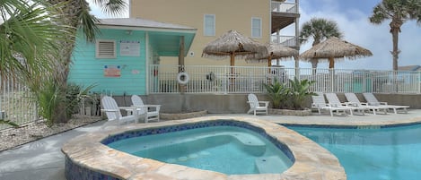 Sandhill Townhomes Gated Community with Hot tub