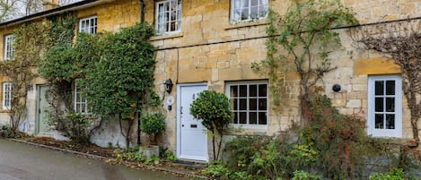 Honeysuckle Cottage, Blockley - StayCotswold