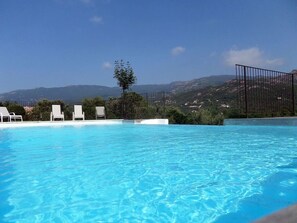 PISCINE A PARTAGER ENTRE SUARTELLO 1 ET 2 