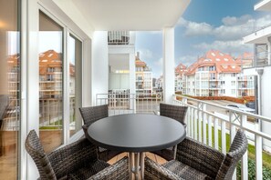 Balkon mit Gartenmöbeln