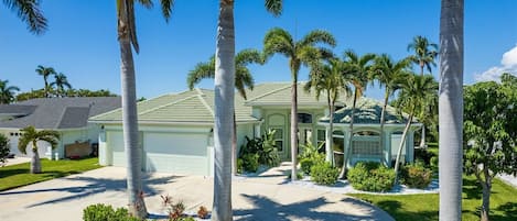 Front View of home circle driveway Parking