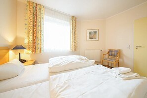 Schlafzimmer mit Boxspringbett