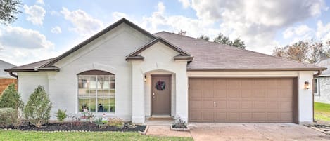 Pflugerville Vacation Rental | 3BR | 2BA | 1,847 Sq Ft | 1 Step to Enter