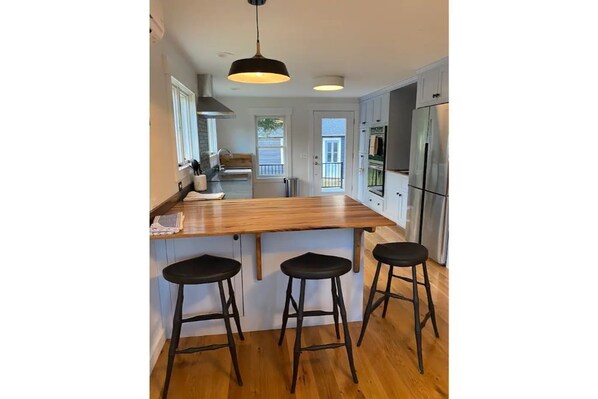 A full kitchen with almost everything you need to cook your favorite dishes.