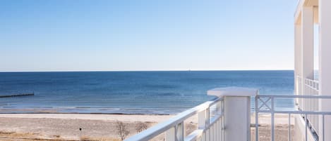 Balkon mit Blick zum Meer