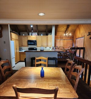 Dining area/kitchen