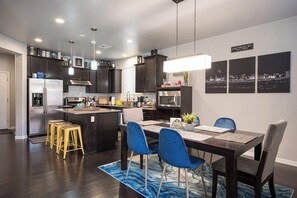 Open floor plan. Go from the kitchen to dining with ease. 