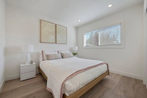 Queen size bed - Bed 2