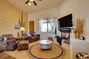 Living Room | Full Sleeper Sofa | Free WiFi | Smart TV w/ Cable | Gas Fireplace