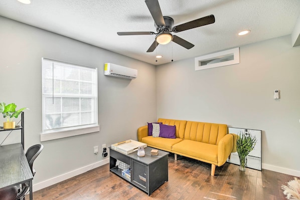 Houston Vacation Rental | 1BR | 1BA | 524 Sq Ft | 1 Step Required