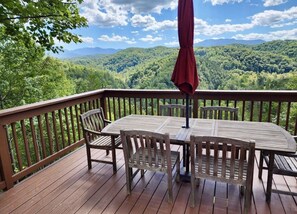 Unobstructed short and long range mountain views 