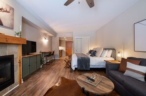 Indoors, Hardwood, Flooring, Floor, Living Room