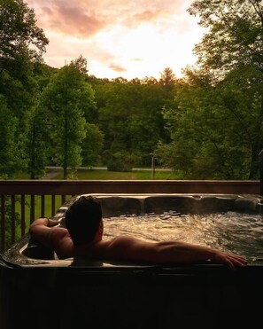 Outdoor spa tub