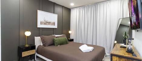 2nd Floor Room (Queen Size Bed)