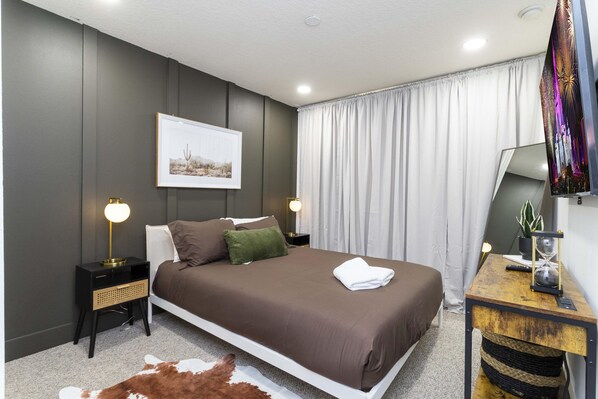 2nd Floor Room (Queen Size Bed)