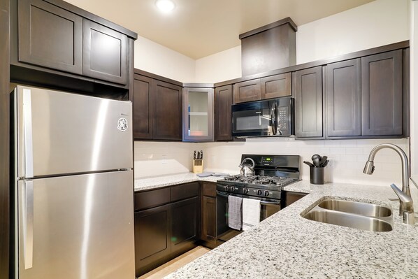 El Paso Vacation Rental | 3BR | 2BA | 2 Steps to Access | 1,500 Sq Ft