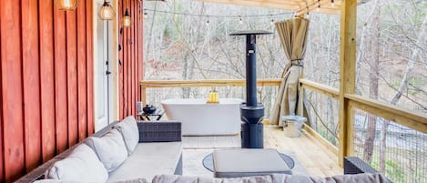 Back deck with pellet heater & soaking tub