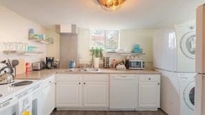 The Lola's well equipped kitchen has everything you need to cook a great meal!