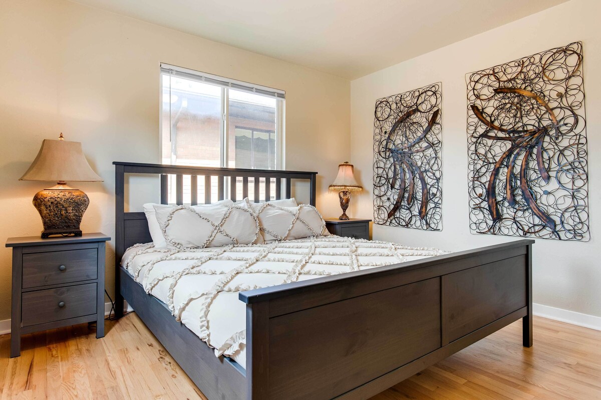 Charming Cherry Creek Duplex; 3 Mi to Zoo!