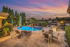 Common heated pool, dock, outdoor dining and grilling