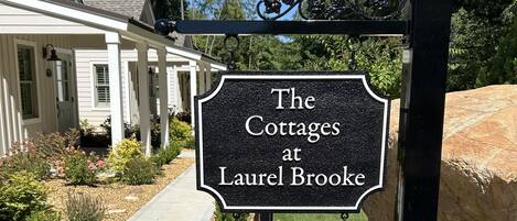 LBCottages.com
