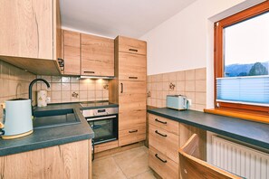 Alpenrose 91 m², 2-5 Personen, 2 sep. Schlafzimmer, Wohnküche, WLAN, Balkon-Küchenbereich