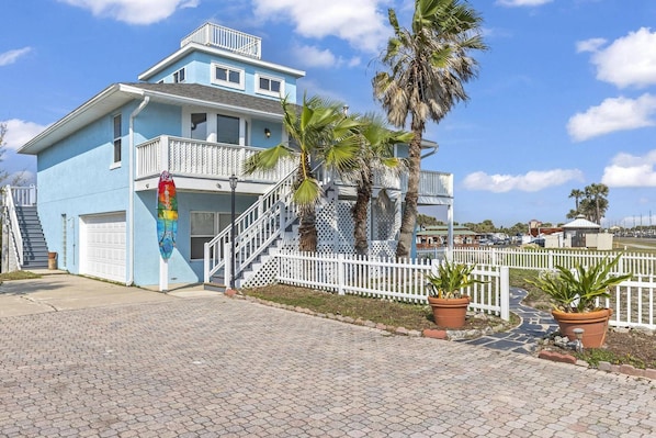 Sea Forever Large Family Home - Flagler Beach