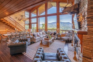 Stunning views of the Smokies with Mt LeConte as the center piece of the view. Comfortably furnished living area with soaring cathedral ceilings. Gas fire place. Spacious dining table for 12 with additional seating at the kitchen island. 85" 4K TV