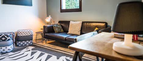 living room and smart tv + netflix !