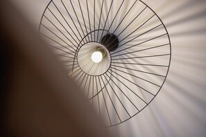 Decorative details in the apartment. 