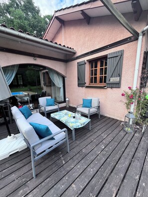 Outdoor lounge