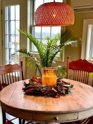 Cozy Dining Nook w Access to Private Balcony