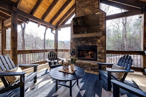 Lux Mountainside Hot tub 20 mins to Blue Ridge