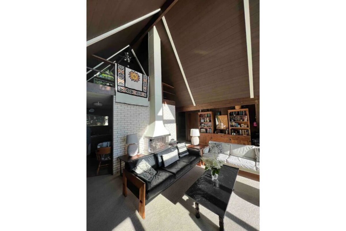 Imogene’s- Torch Lake cottage, waterfront w/ dock