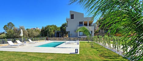 Building Exterior, Garden, Outdoor, Pool