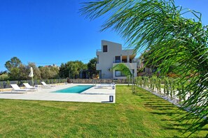Building Exterior, Garden, Outdoor, Pool