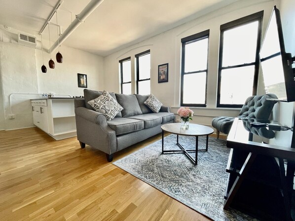 Living room space with TV, Cable and smart apps