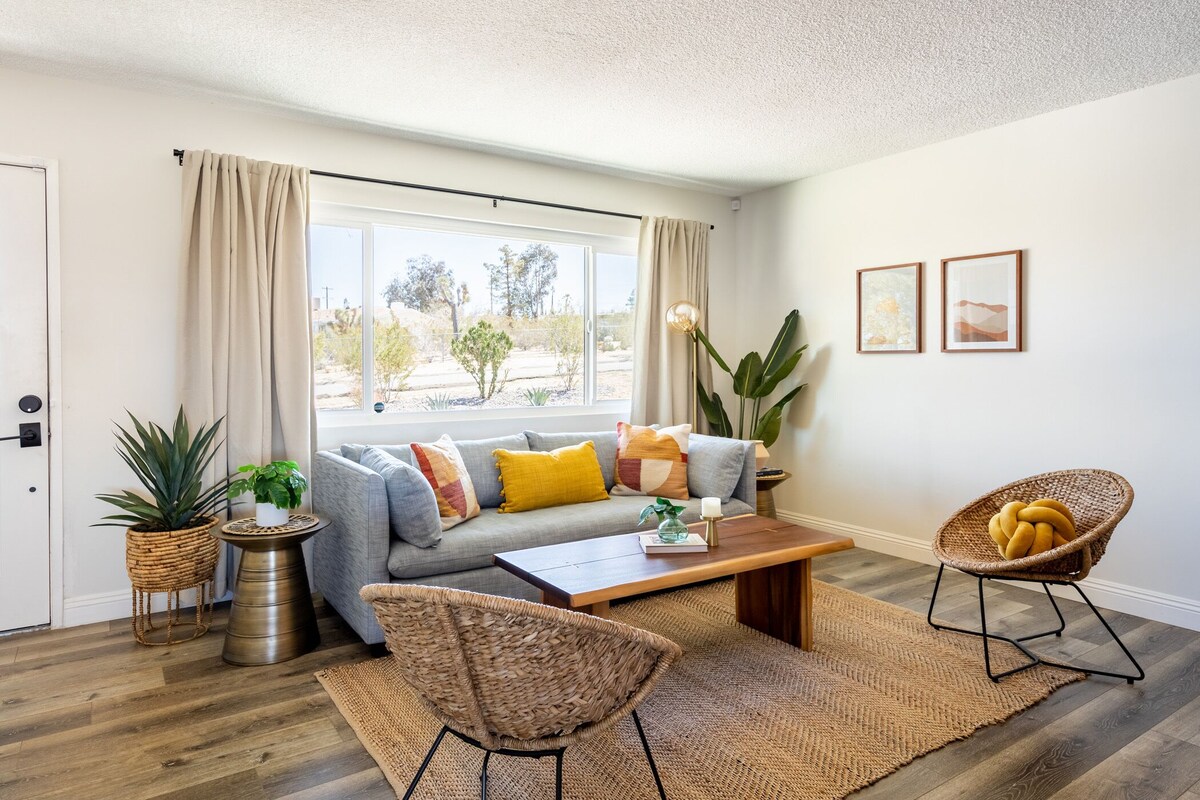 Boho  Haus✦NearPark✦Views✦HotTub✦ Den✦ Pit✦Ev