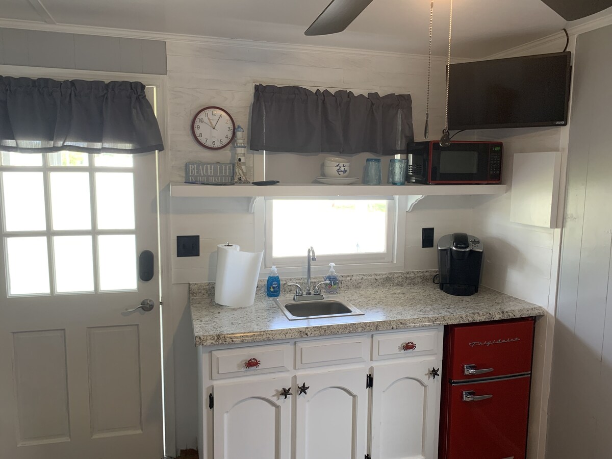 Cozy Little Cottage on chincoteague island va.