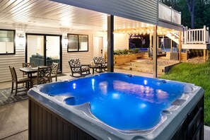 Slide into serenity. The hot tub is perfectly placed to let you relax under a canopy of stars—or catch the sunrise with your coffee
